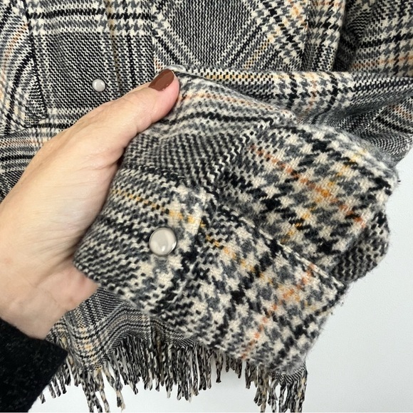Only Checked Shacket with Pearl Snaps and Fringe. Heavyweight. Grey. Medium - Picture 6 of 9